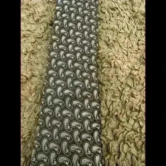 Geoff Nicholson Made in Italy Silk Tie | Gray Paisley | Classic Menswear | EUC - Picture 2 of 6